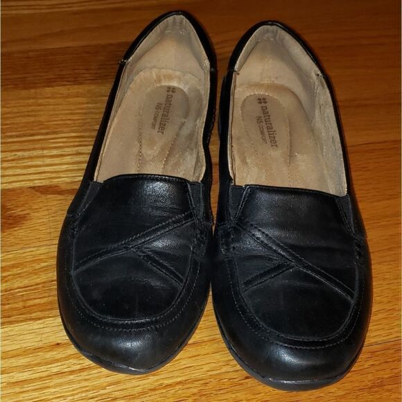 Naturalizer Black Leather Slip-On Flats - Picture 2 of 8